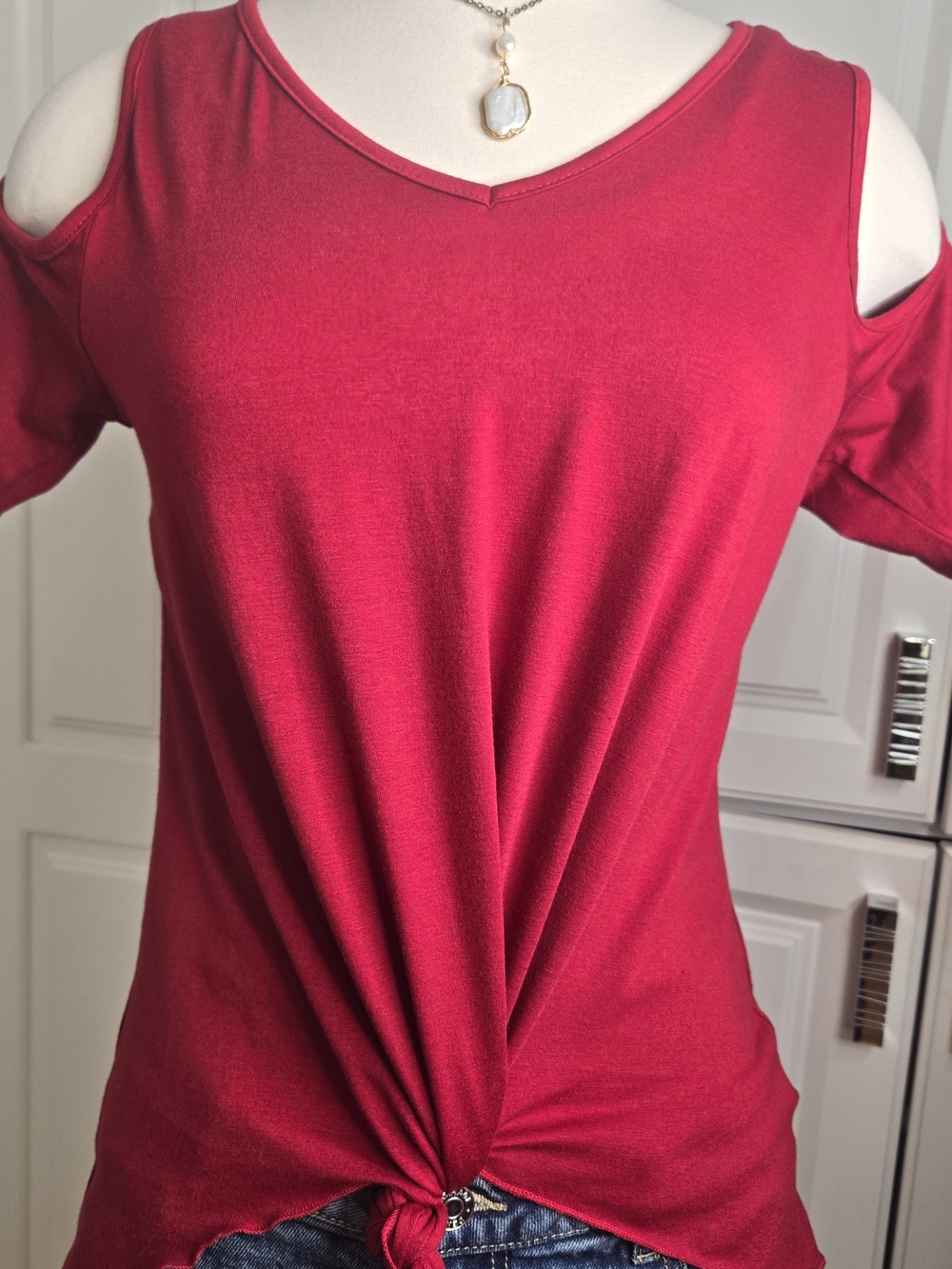 LG Red Cold-Shoulder Tie-Front V-Neck Tee